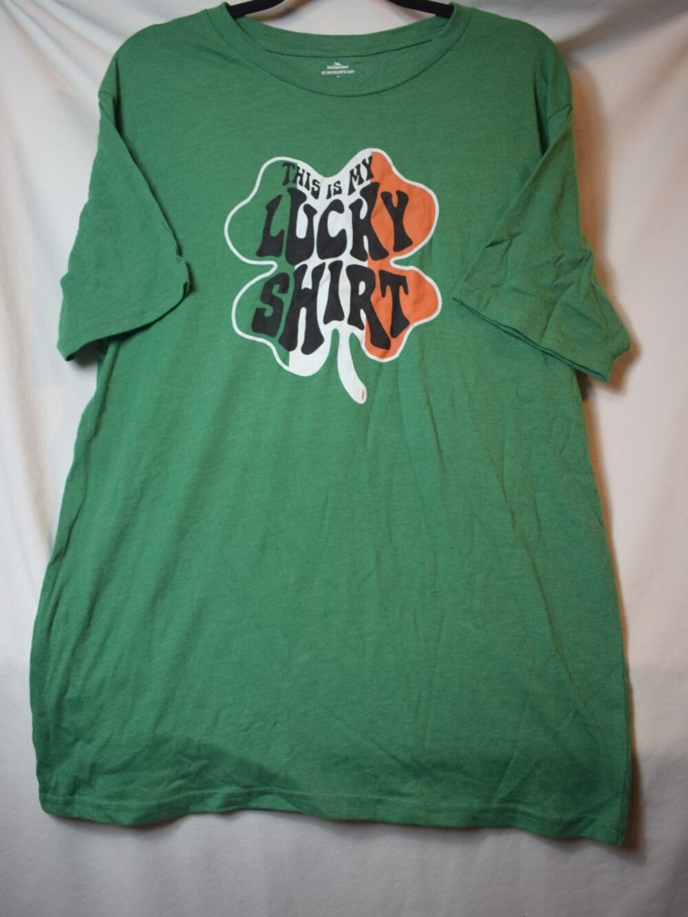 New Celebrate This Is My Lucky Shirt St Patrick's Day Shamrock T-shirt Size M